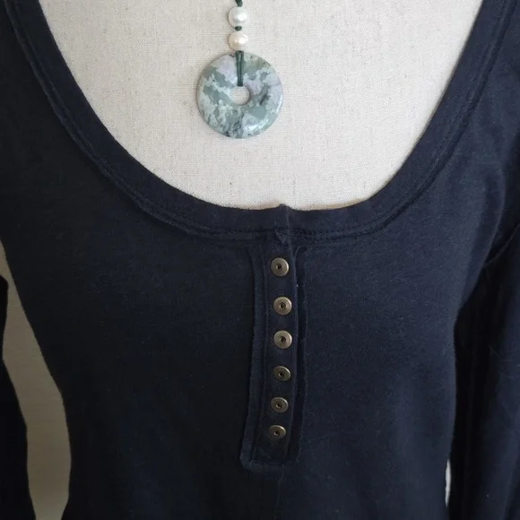 Anthropologie Pilcro Long Sleeve Scoop Neck Henley Tee Ruched Sleeves Black - M - Picture 7 of 9